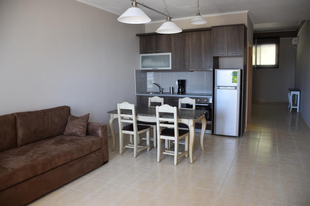 Aperanto House Paralia Loutsas Екстериор снимка