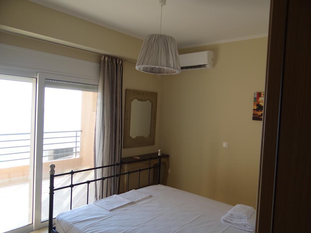 Aperanto House Paralia Loutsas Екстериор снимка