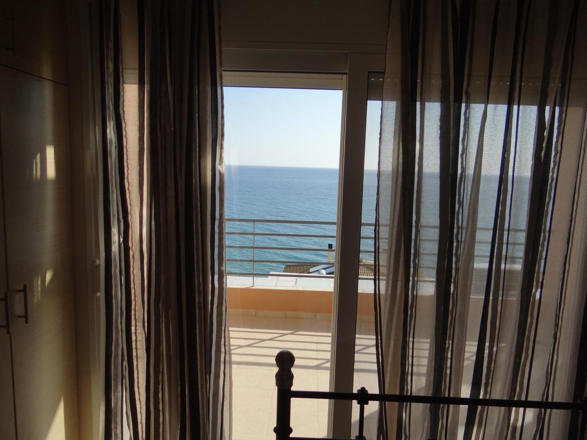 Aperanto House Paralia Loutsas Стая снимка