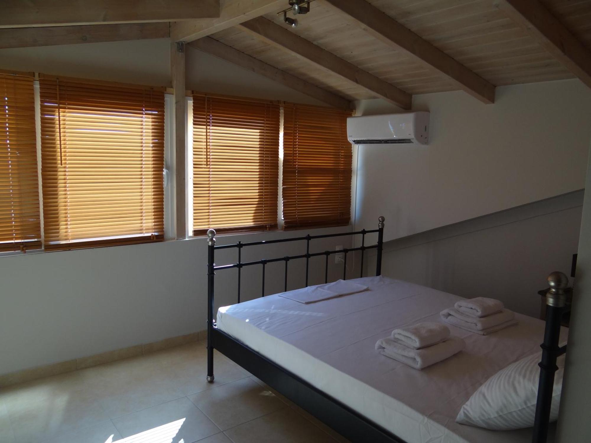 Aperanto House Paralia Loutsas Стая снимка