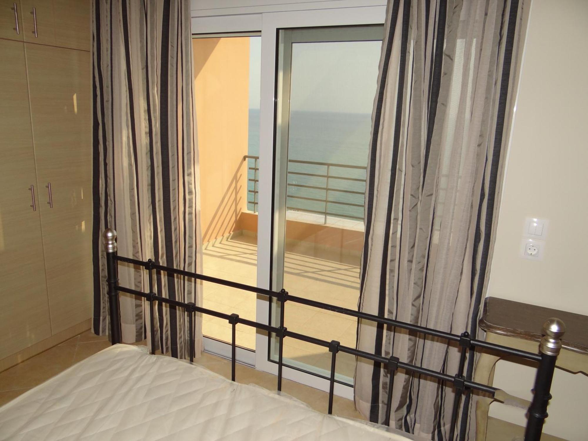Aperanto House Paralia Loutsas Стая снимка