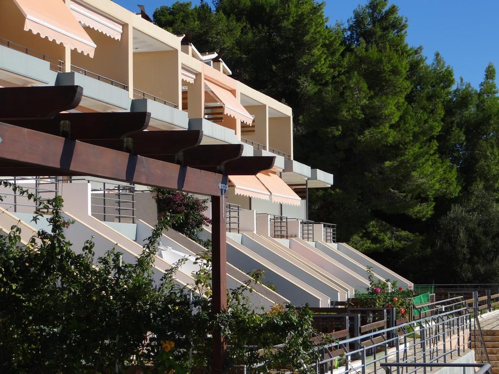 Aperanto House Paralia Loutsas Екстериор снимка