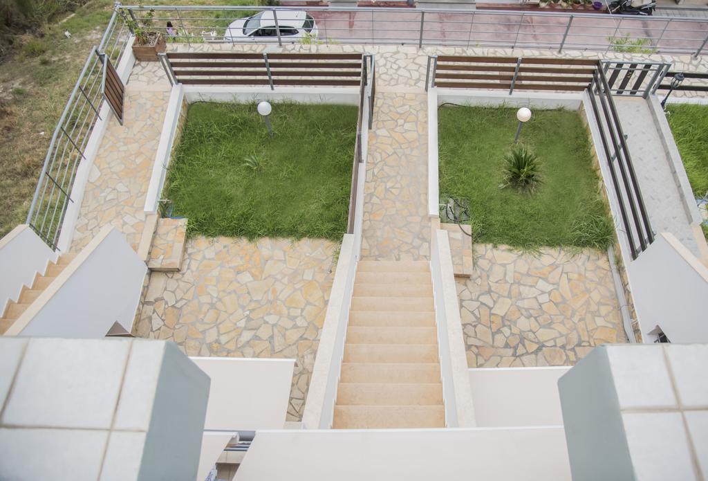 Aperanto House Paralia Loutsas Екстериор снимка