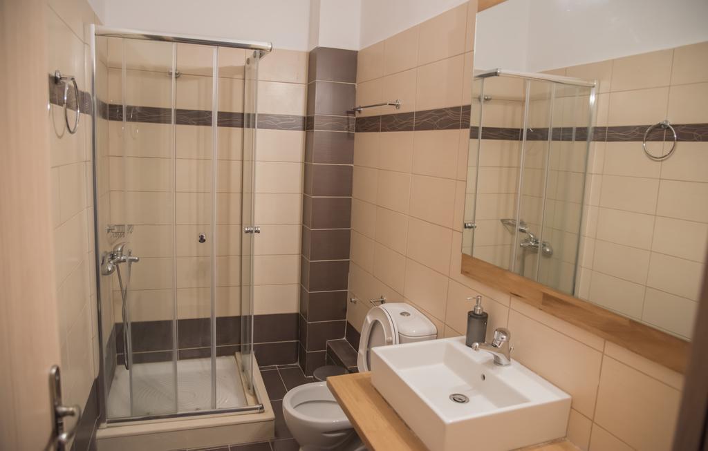 Aperanto House Paralia Loutsas Екстериор снимка
