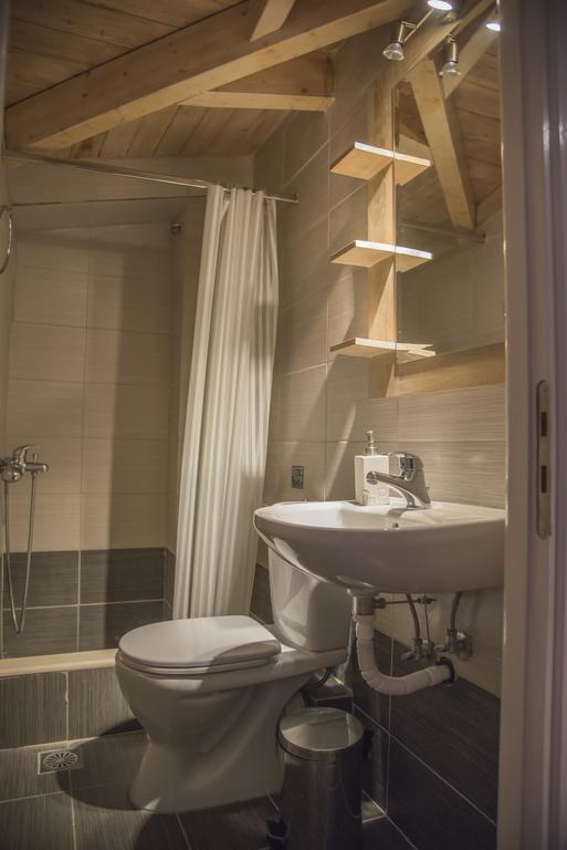 Aperanto House Paralia Loutsas Екстериор снимка