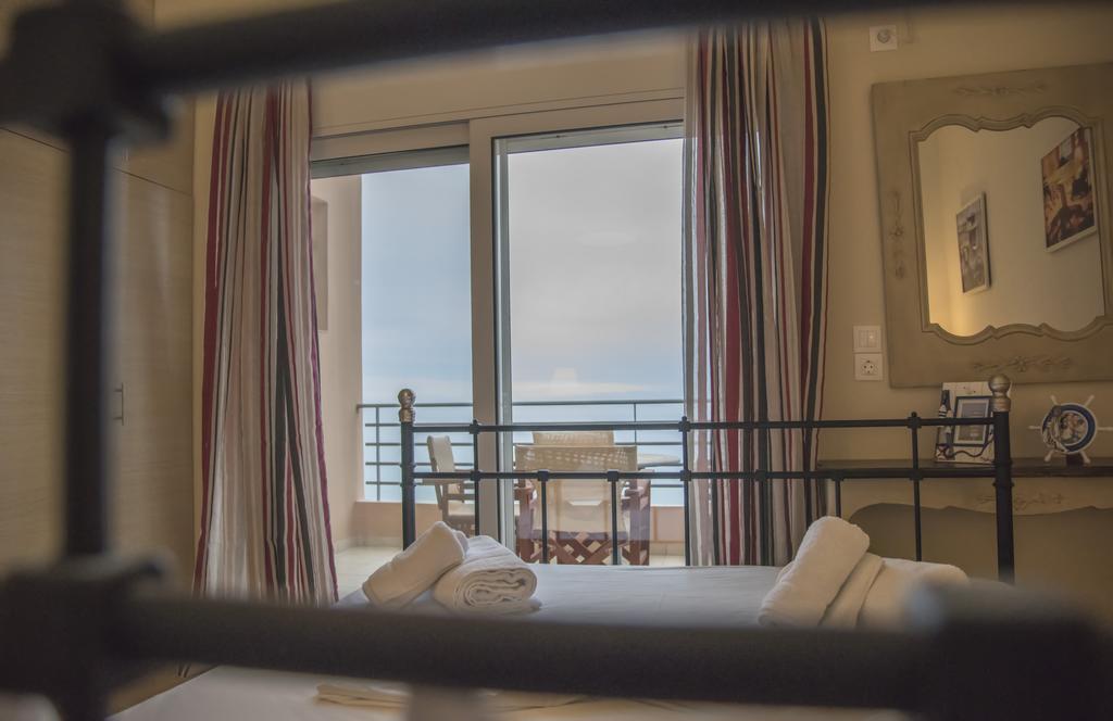 Aperanto House Paralia Loutsas Екстериор снимка