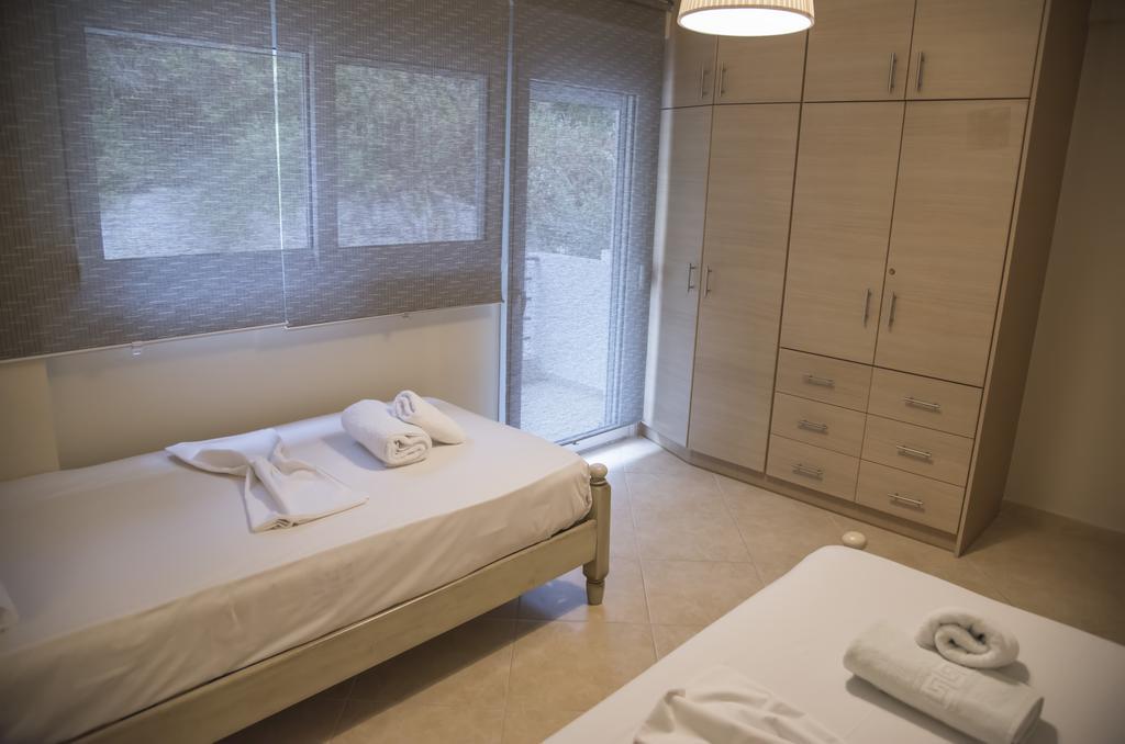 Aperanto House Paralia Loutsas Екстериор снимка