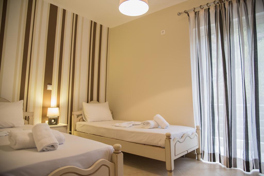Aperanto House Paralia Loutsas Екстериор снимка