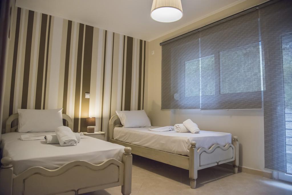 Aperanto House Paralia Loutsas Екстериор снимка