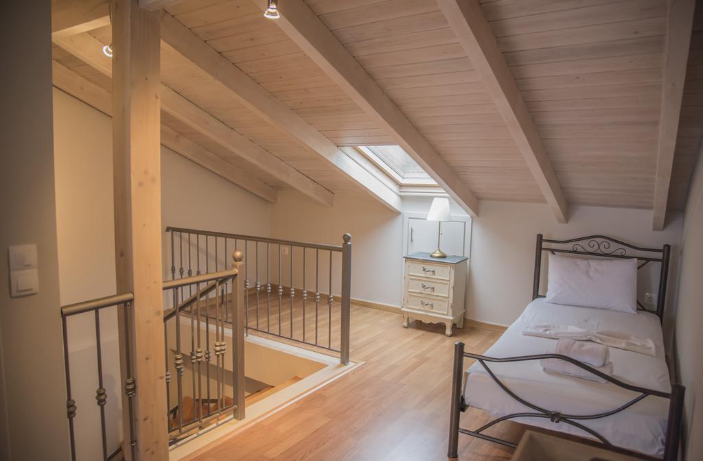 Aperanto House Paralia Loutsas Екстериор снимка