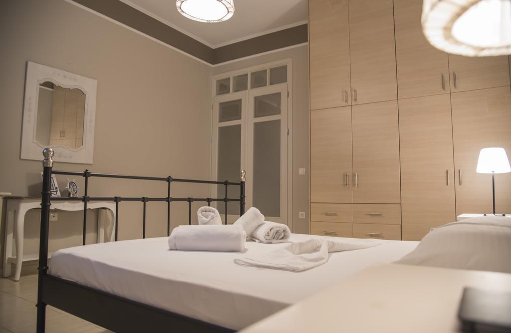 Aperanto House Paralia Loutsas Екстериор снимка