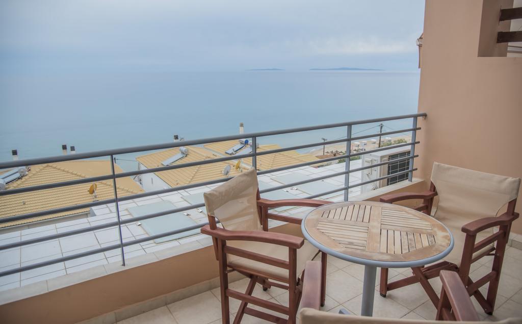 Aperanto House Paralia Loutsas Екстериор снимка