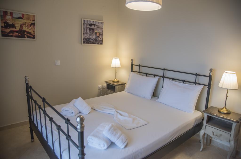 Aperanto House Paralia Loutsas Екстериор снимка