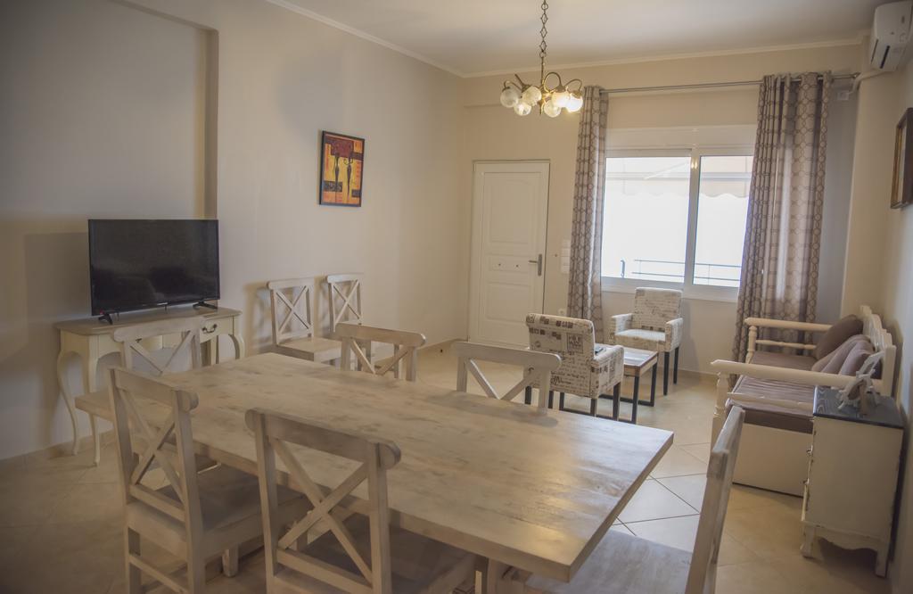 Aperanto House Paralia Loutsas Екстериор снимка