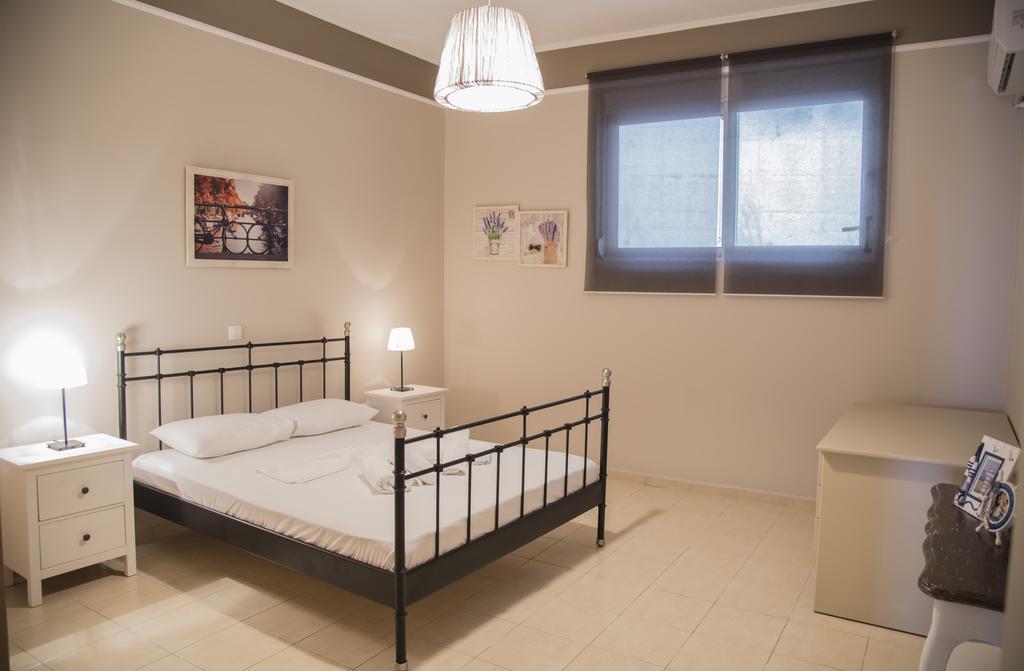 Aperanto House Paralia Loutsas Екстериор снимка